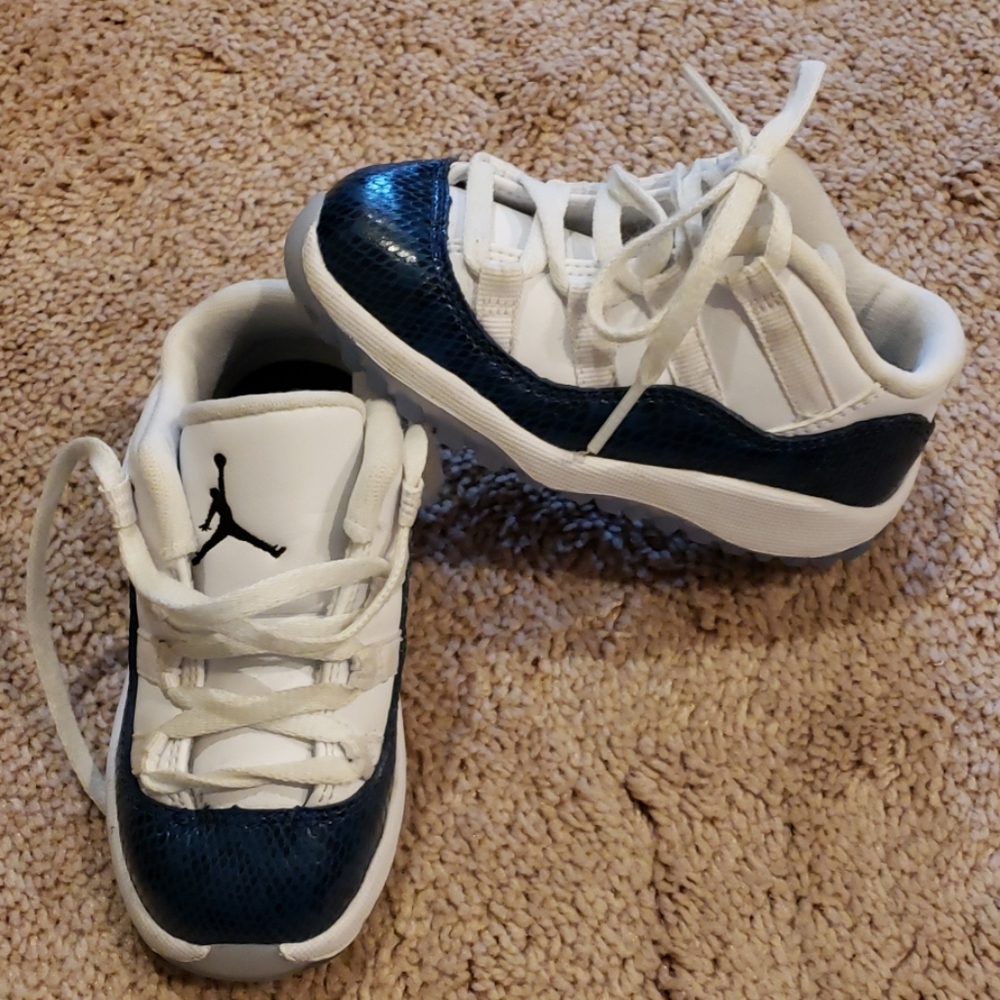 Kids air Jordan size 8c